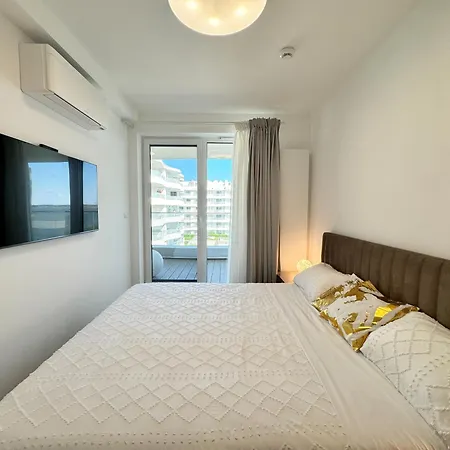 Luksusowe Nad Morzem Z Widokiem Na Jezioro I Basen Wraz Z Prywatnym Wejsciem Na Plaze