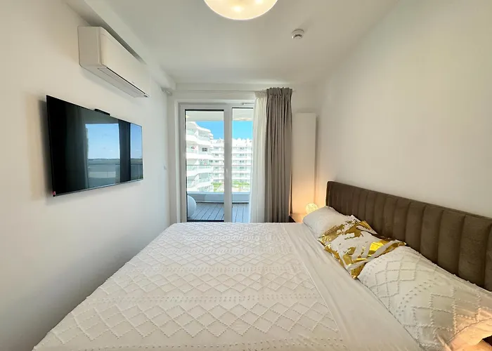 Luksusowe Nad Morzem Z Widokiem Na Jezioro I Basen Wraz Z Prywatnym Wejsciem Na Plaze